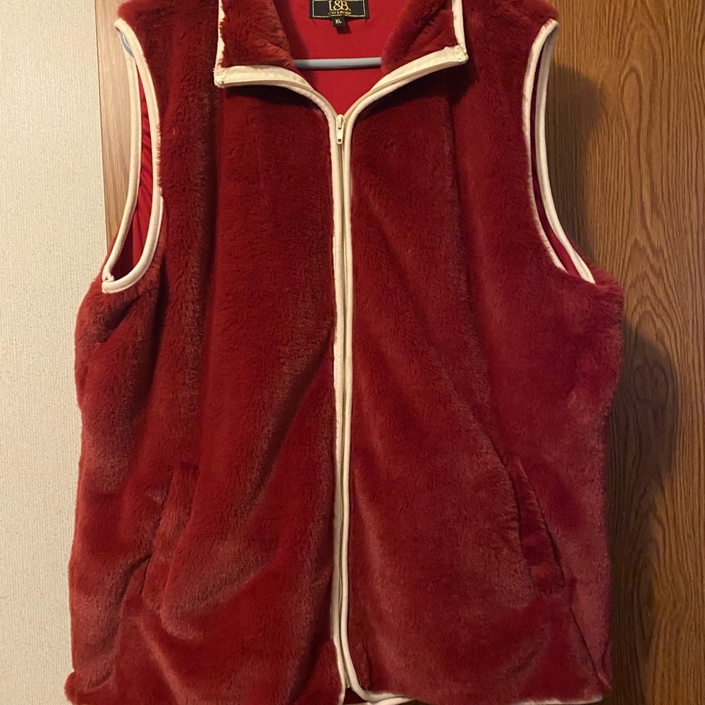 L&B Fuzzy Vest Size XL